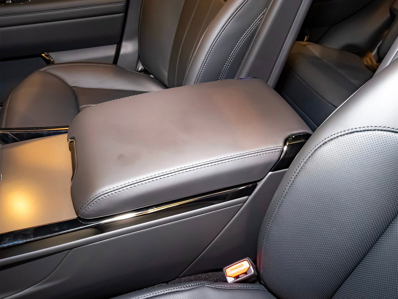 New 2025 Land Rover Range Rover Sport SE image 30