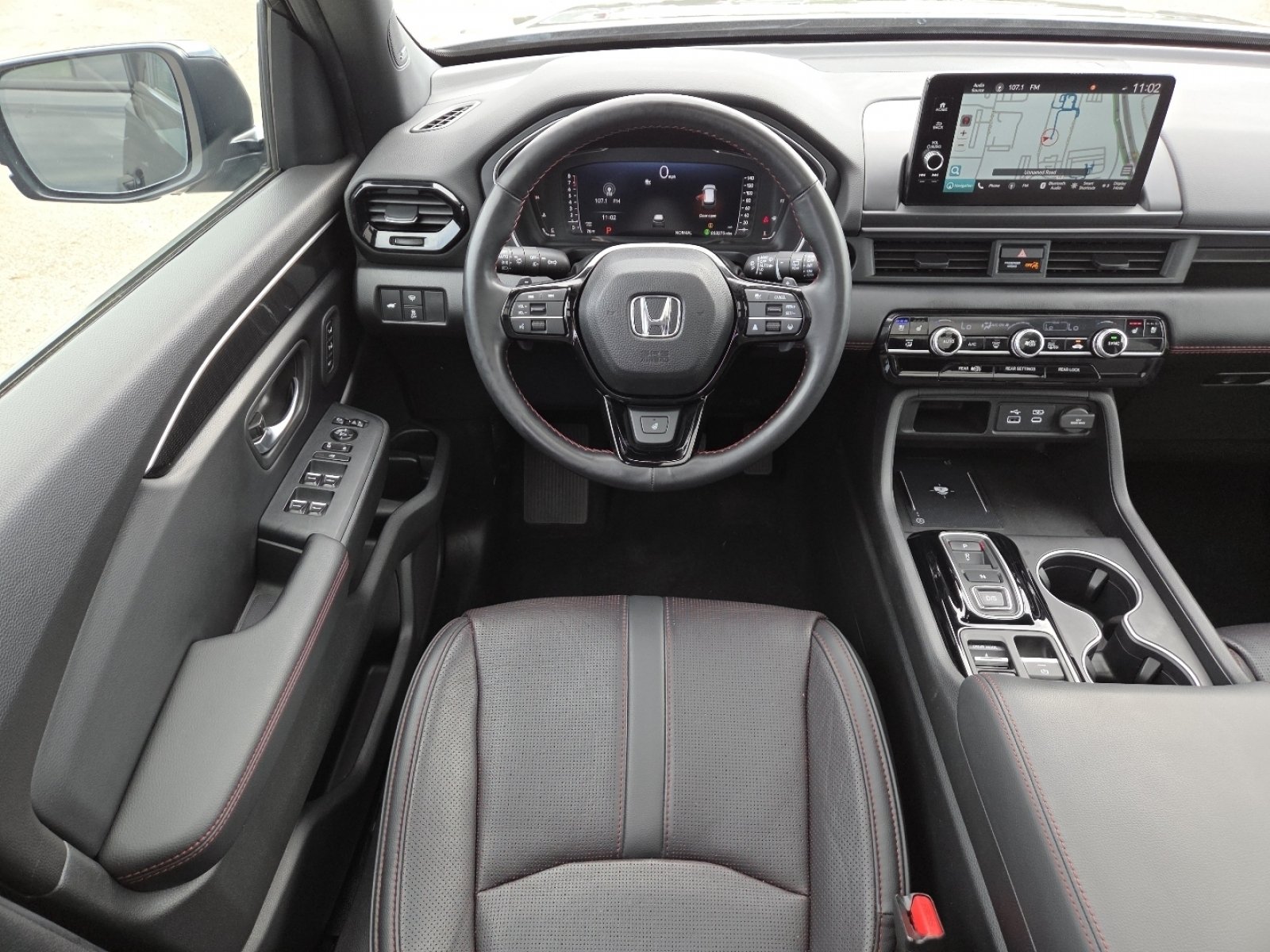 Used 2025 Honda Pilot Black Edition image 28