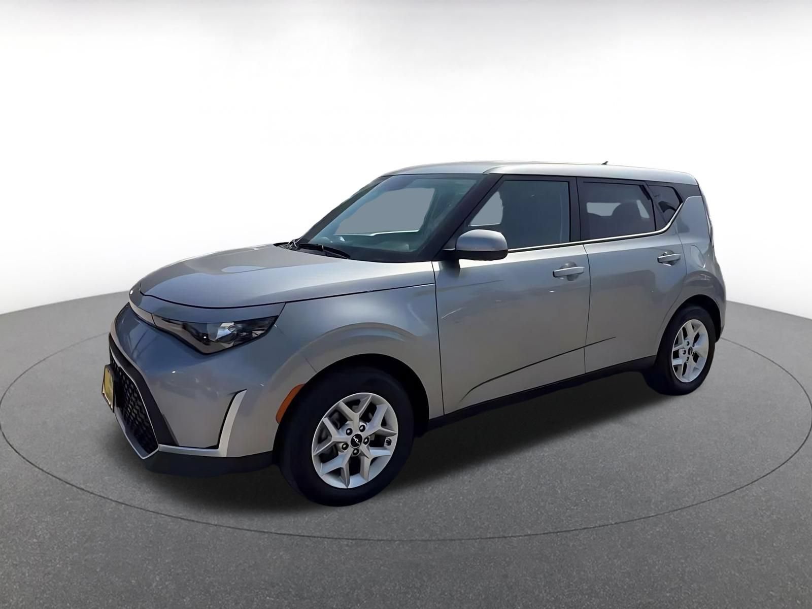 Used 2025 Kia Soul LX w/ LX Technology Package FWD image 7