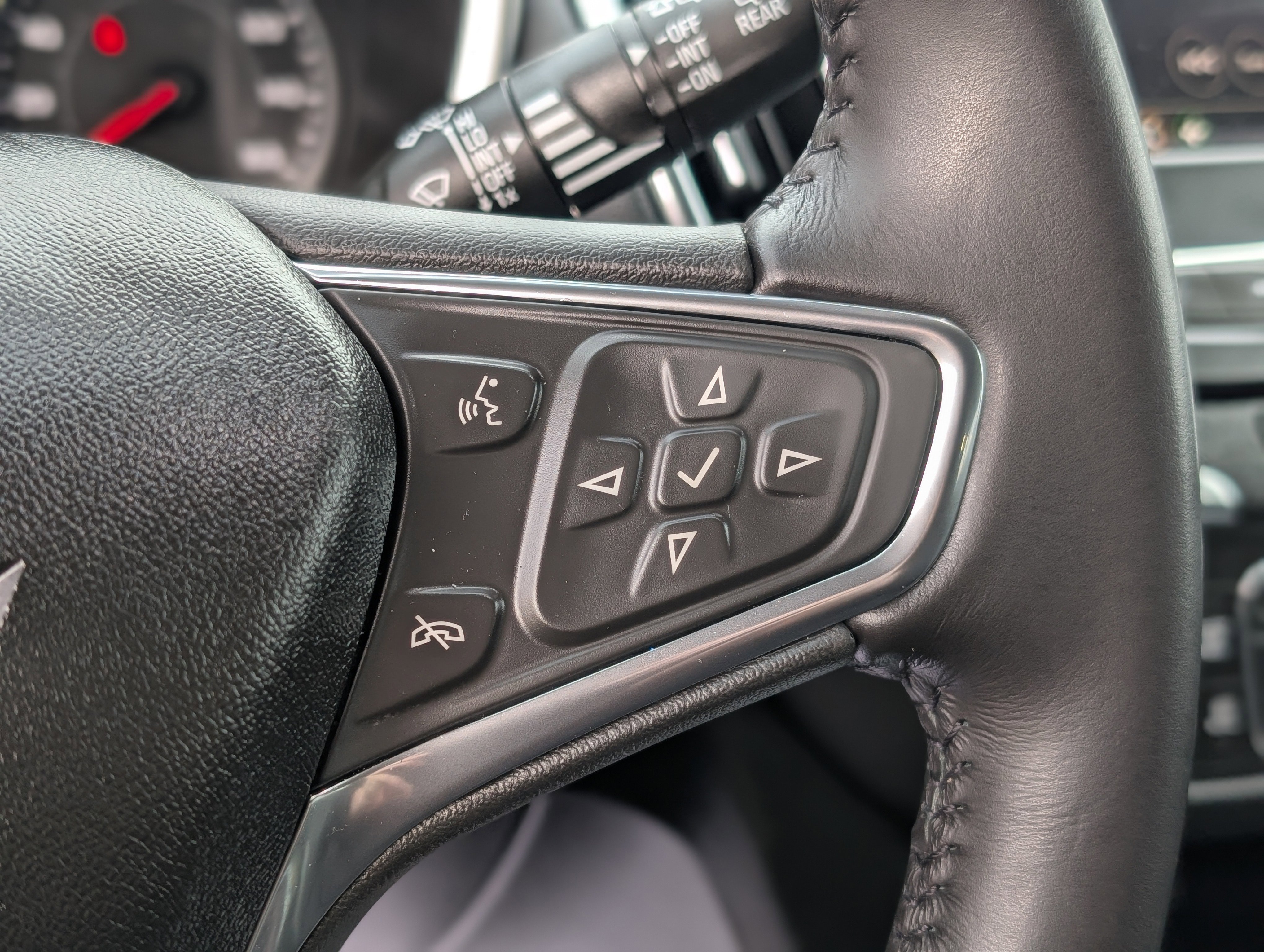 Used 2022 Chevrolet Equinox LT w/ Driver Convenience Package image 17