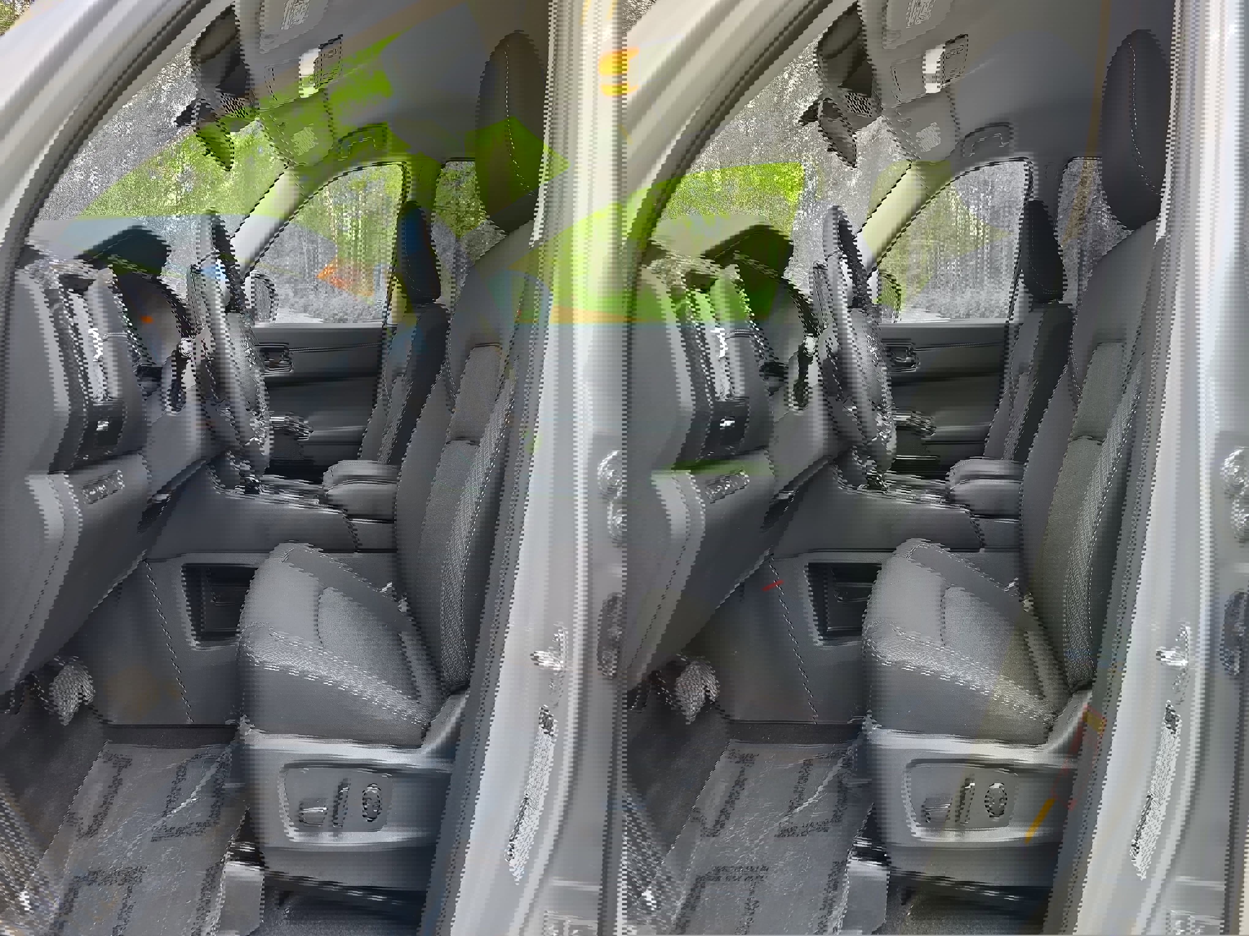 Used 2024 Nissan Pathfinder SV image 14