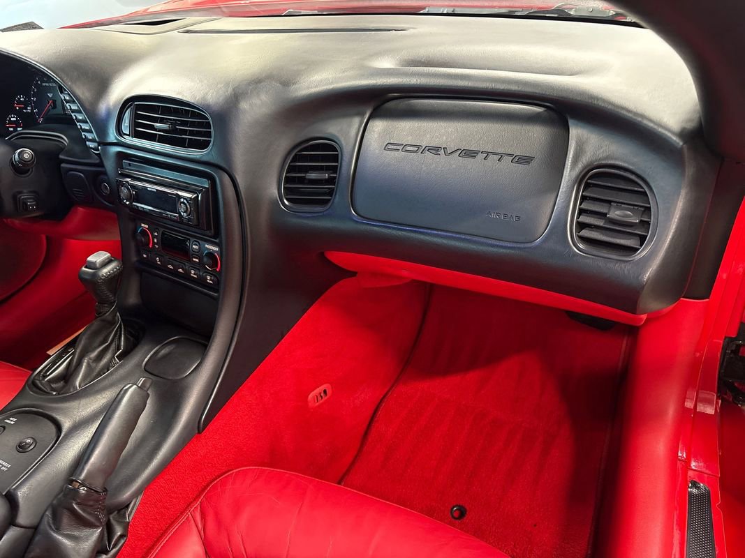 Used 2004 Chevrolet Corvette Coupe w/ Roof Package image 51