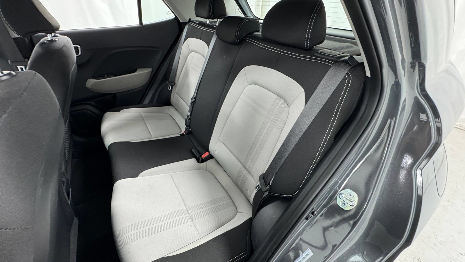 Used 2025 Hyundai Venue SEL FWD image 12