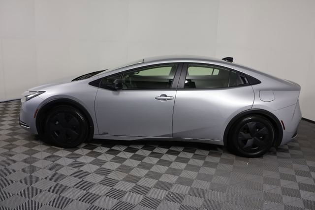 Used 2026 Toyota Prius LE AWD/4WD image 5