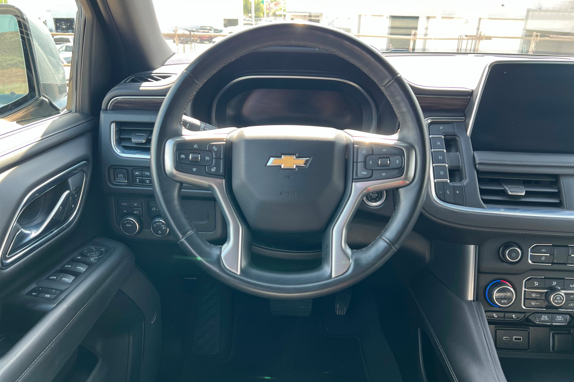 Used 2023 Chevrolet Tahoe LT w/ Luxury Package image 13