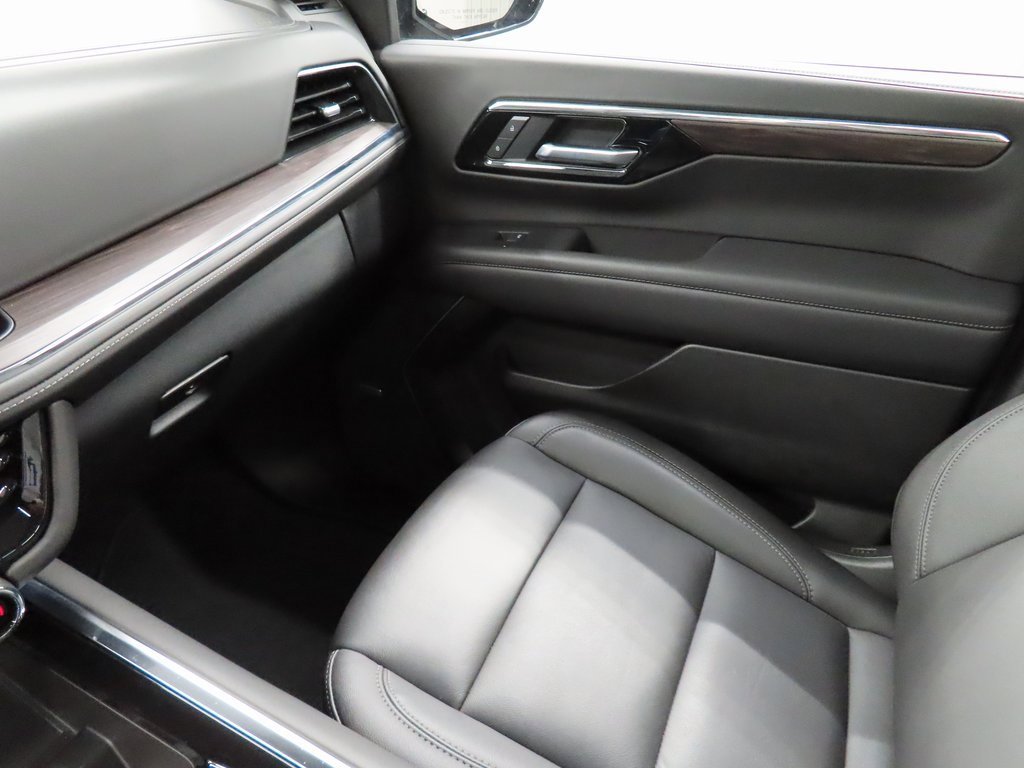 Used 2025 Chevrolet Suburban Z71 image 30