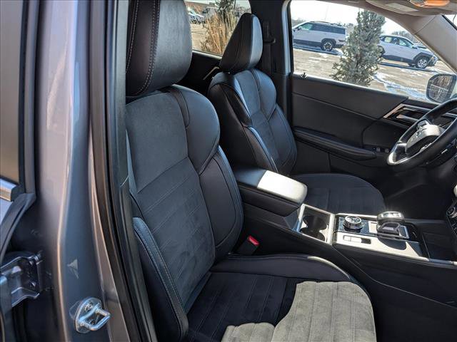 Used 2024 Mitsubishi Outlander SE image 12