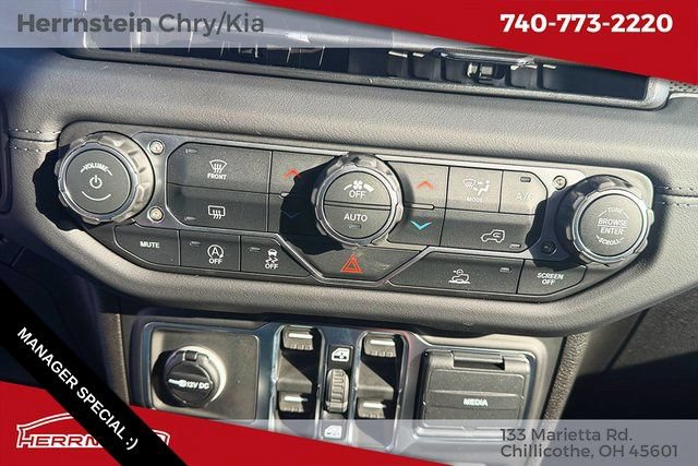 New 2026 Jeep Gladiator Mojave w/ Steel Bumper Group AWD/4WD image 12