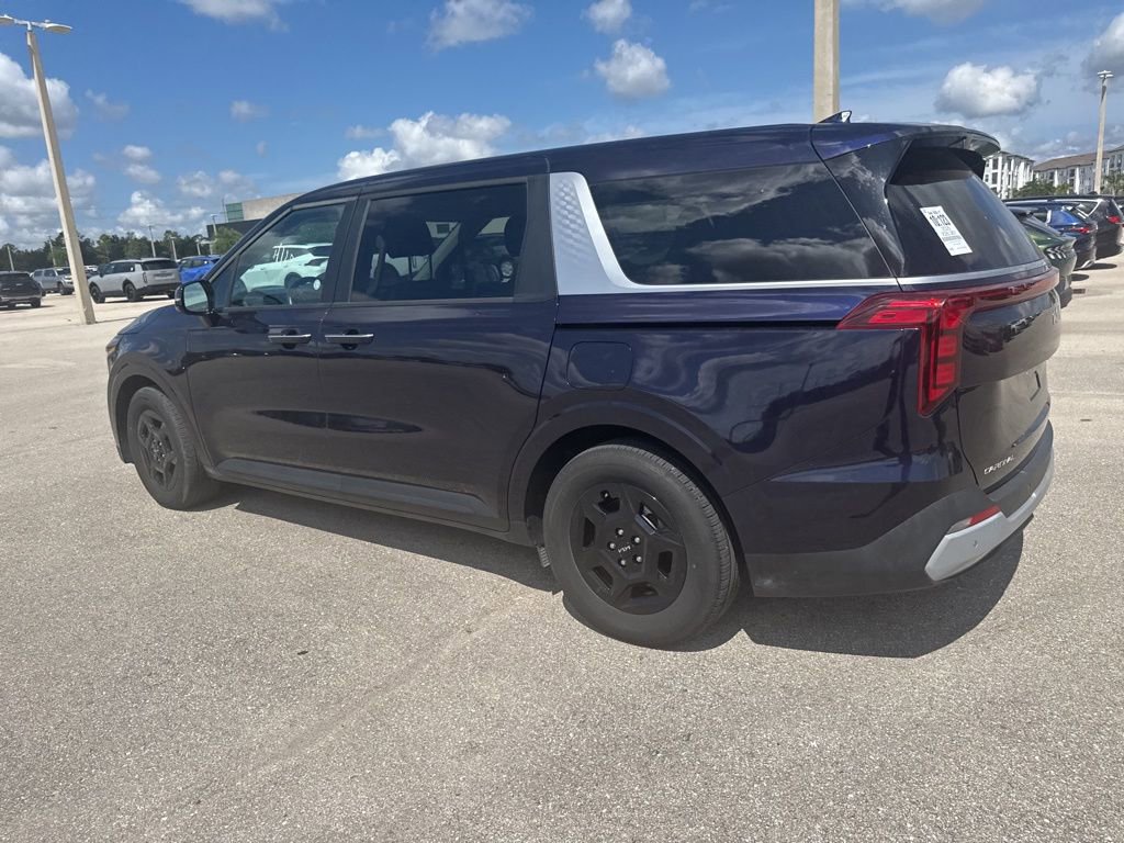 Used 2025 Kia Carnival FWD image 6