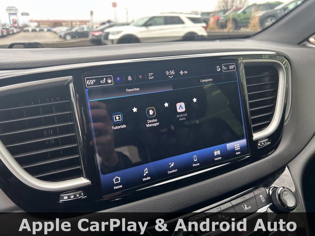 Used 2025 Chrysler Pacifica Select image 22