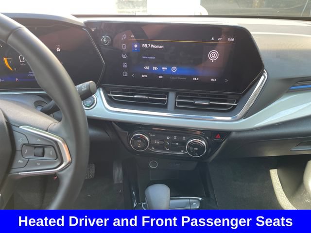 Used 2025 Chevrolet Trax LT w/ LT Convenience Package FWD image 17