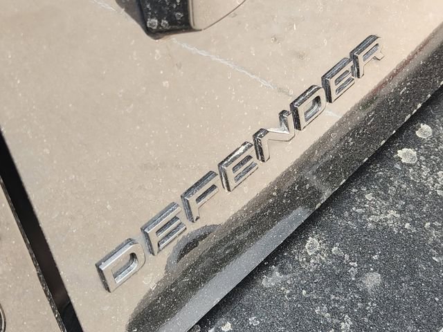 Used 2025 Land Rover Defender 110 X-Dynamic SE image 11