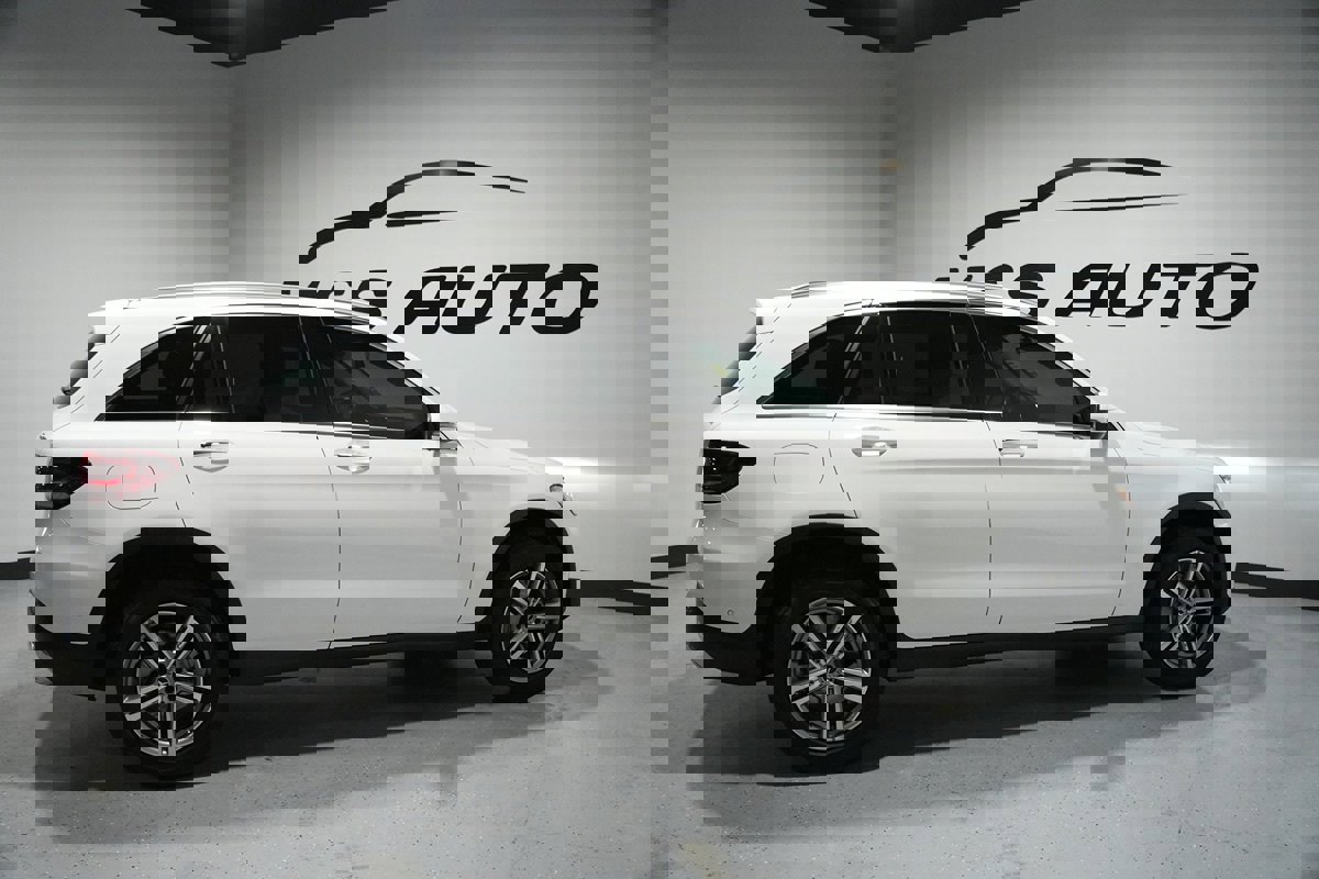 Used 2021 Mercedes-Benz GLC 300 4MATIC image 6