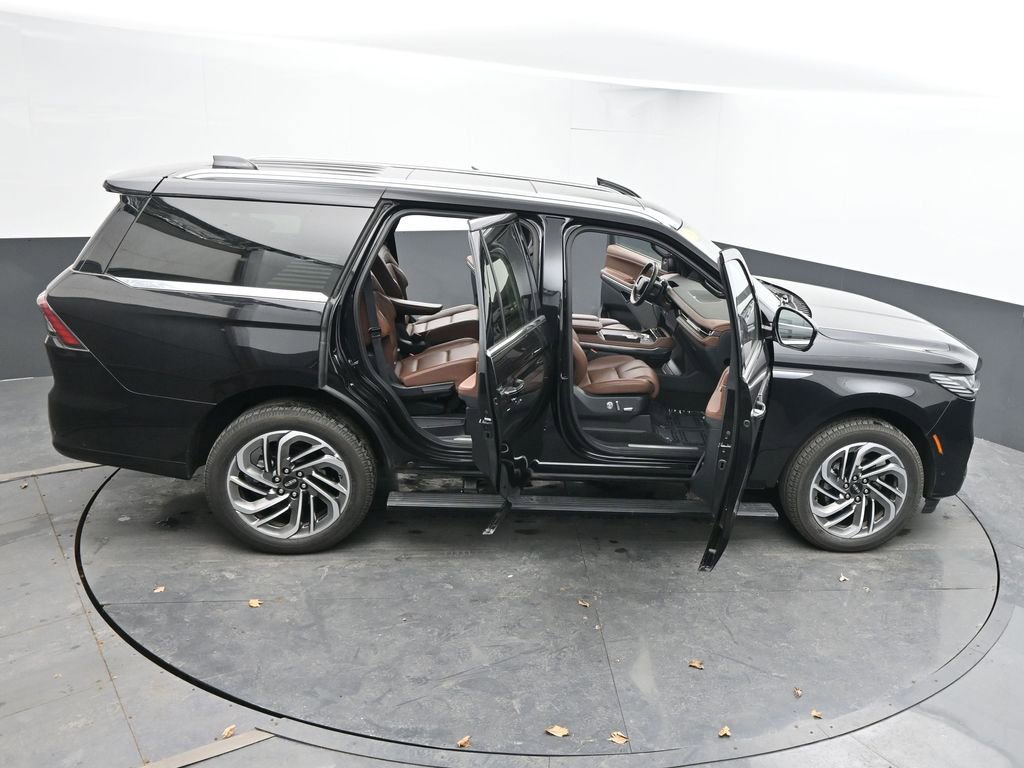 Used 2025 Lincoln Navigator Reserve image 70