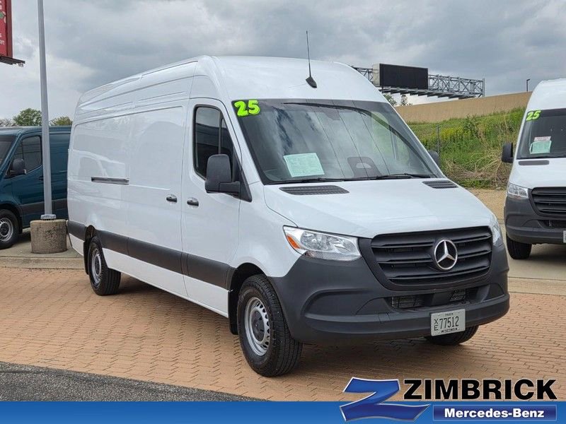 Used 2025 Mercedes-Benz Sprinter 2500 image 1