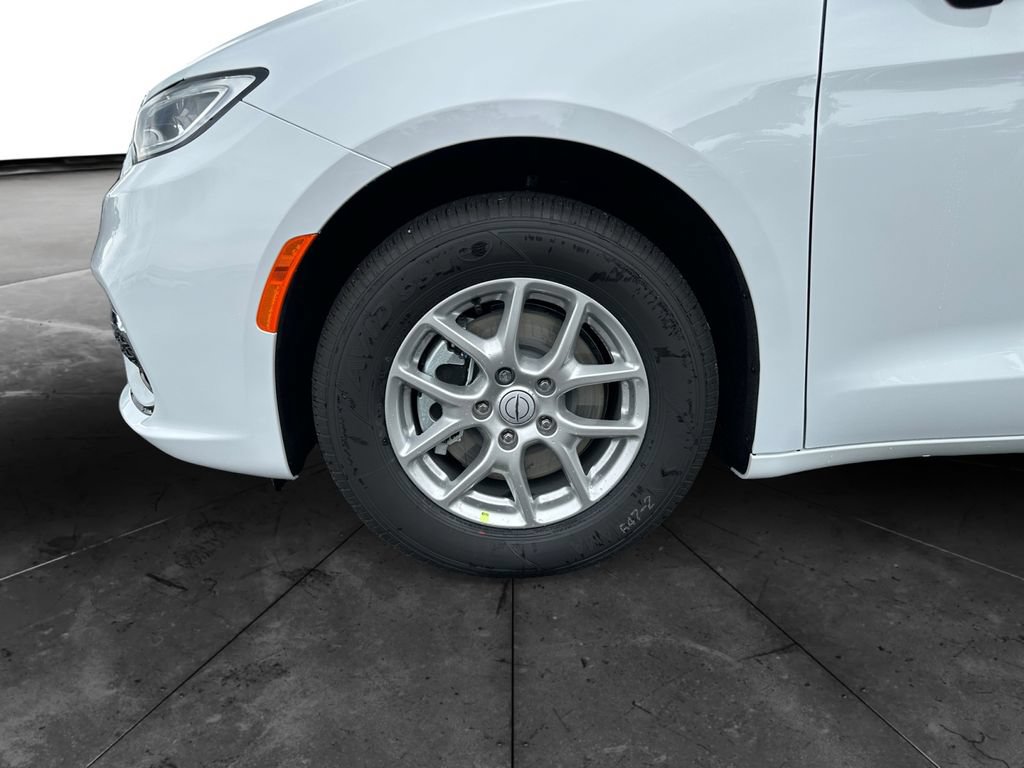 New 2025 Chrysler Pacifica Select FWD image 14