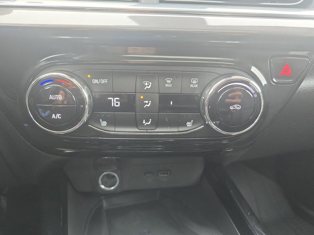 Used 2025 Chevrolet Trax ACTIV w/ Sunroof Package FWD image 23