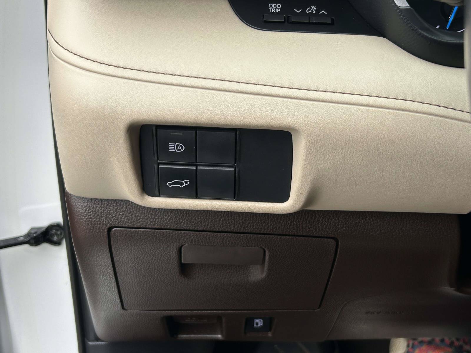Used 2020 Toyota Highlander XLE FWD image 32