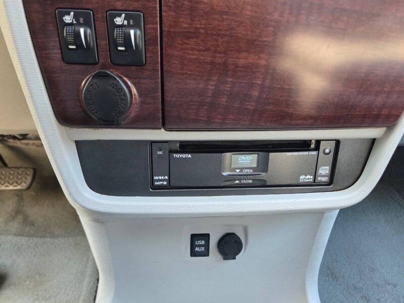 Used 2012 Toyota Sienna XLE w/ Premium Pkg FWD image 23