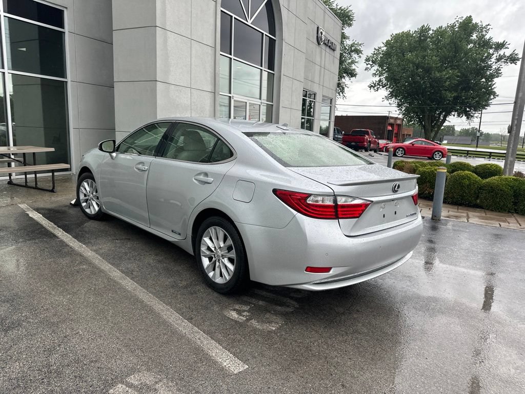 Used 2013 Lexus ES 300h w/ Premium Pkg FWD image 4