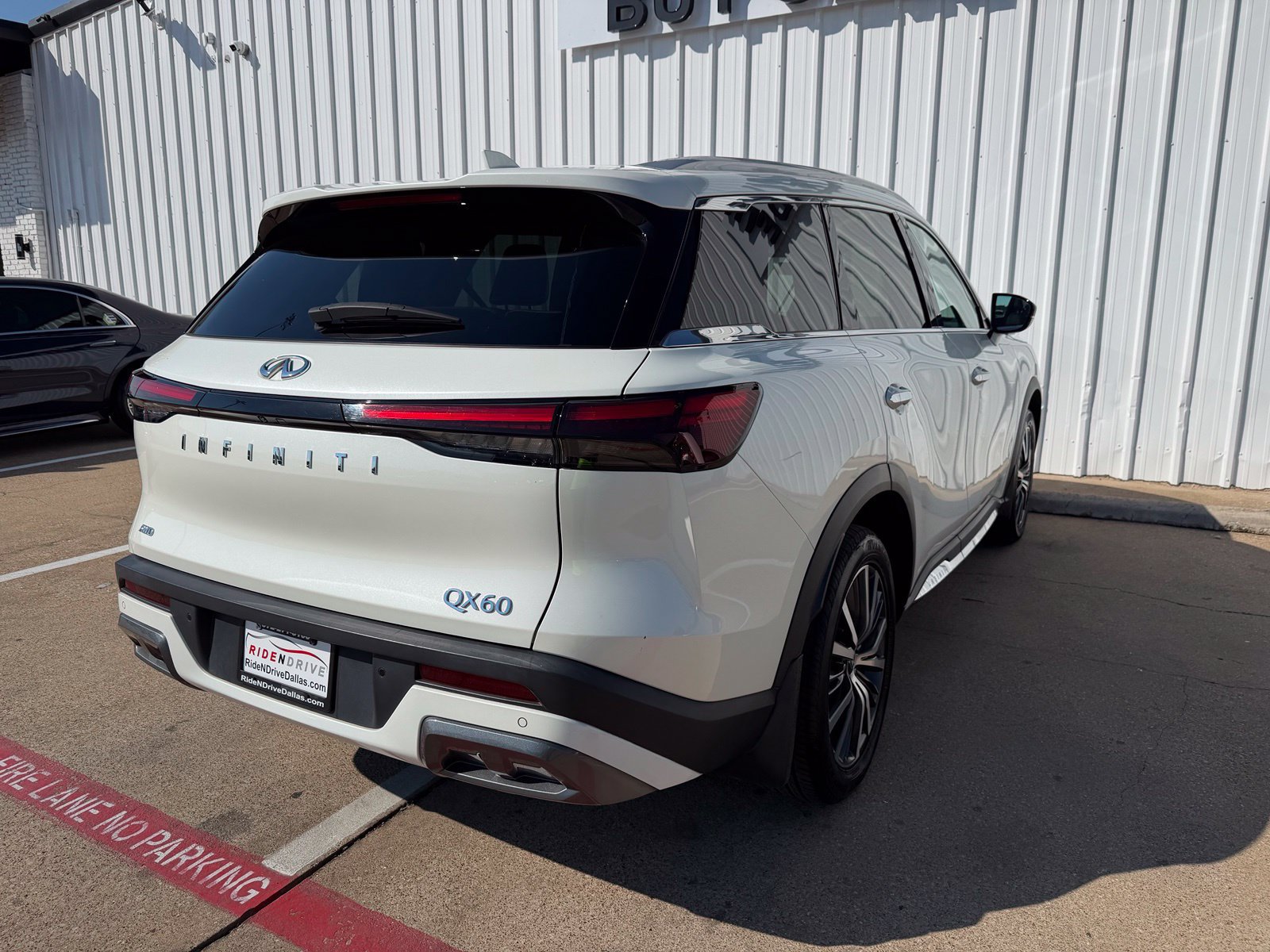 Used 2023 INFINITI QX60 Sensory AWD/4WD image 8
