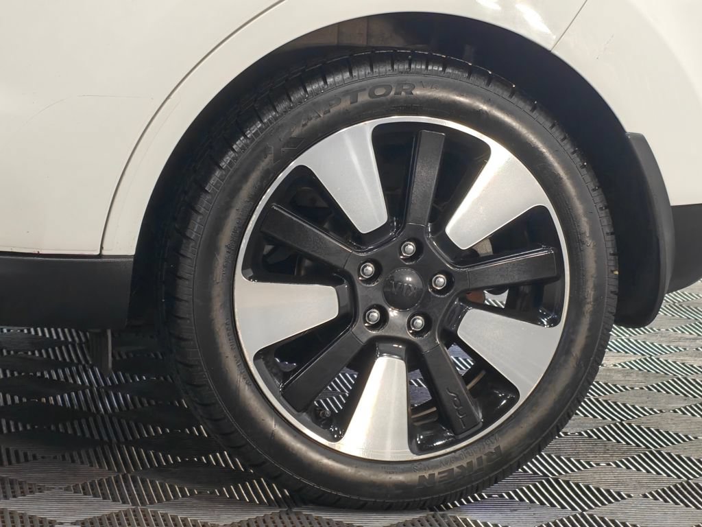 Used 2017 Kia Soul + w/ Designer's Package FWD image 33