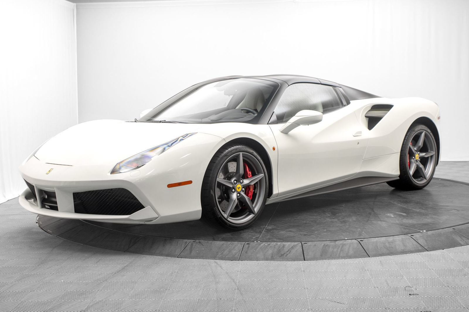 Used 2018 Ferrari 488 Spider RWD image 14