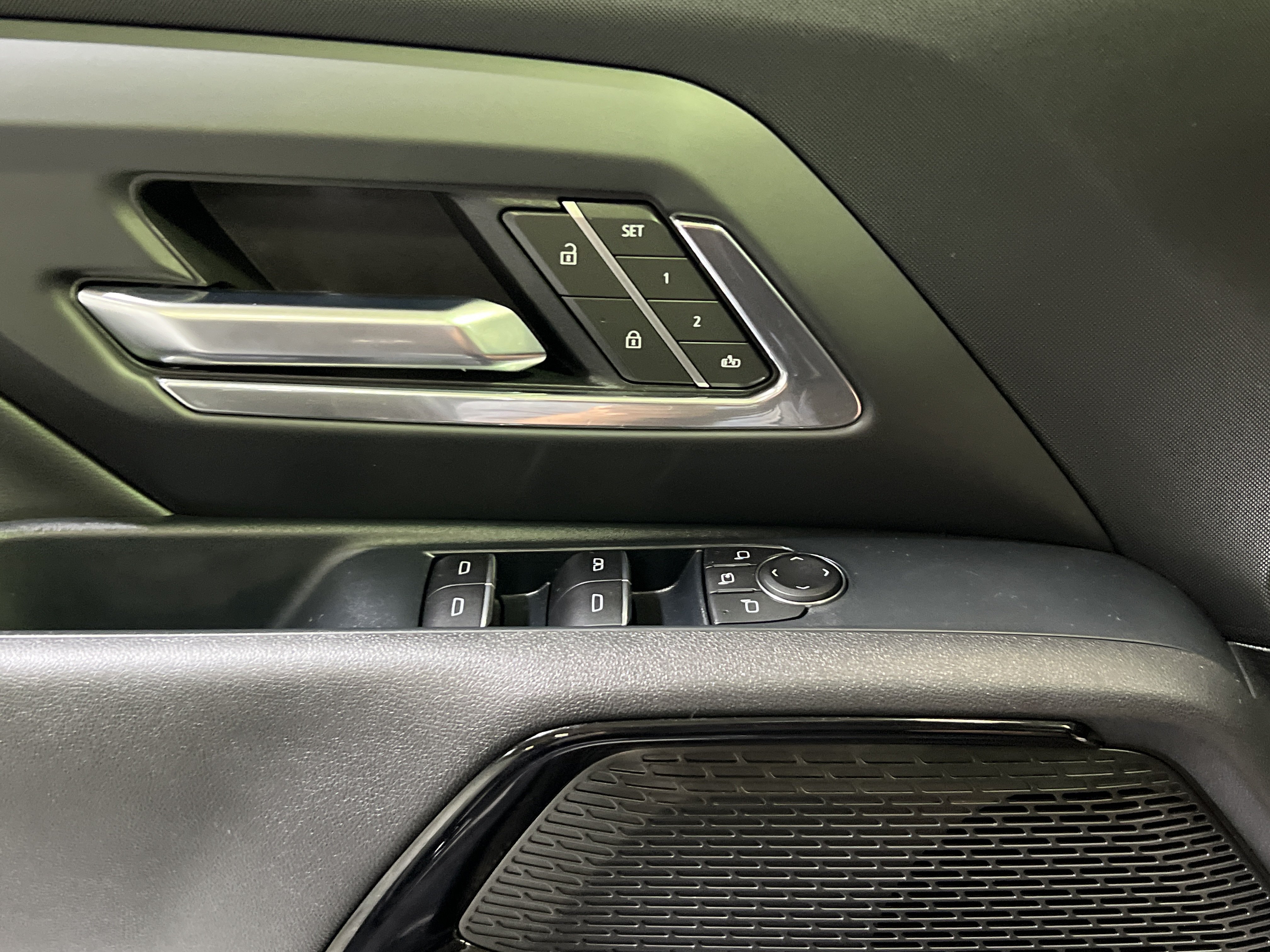 Certified 2025 Chevrolet Silverado EV LT AWD/4WD image 23