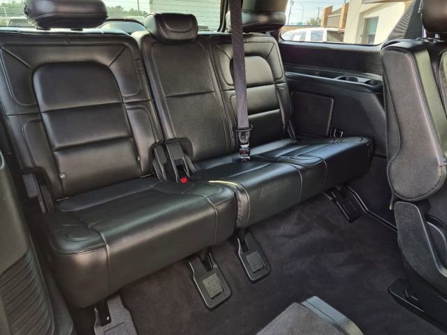 Used 2018 Lincoln Navigator Select w/ Technology Package image 17