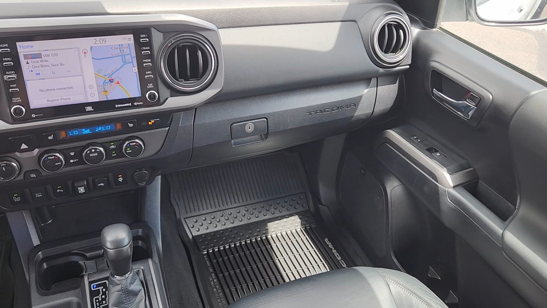 Used 2021 Toyota Tacoma TRD Sport w/ TRD Premium Sport Package AWD/4WD image 6