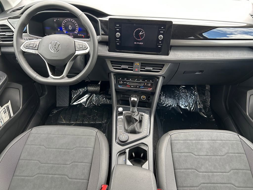 New 2025 Volkswagen Taos SE image 11