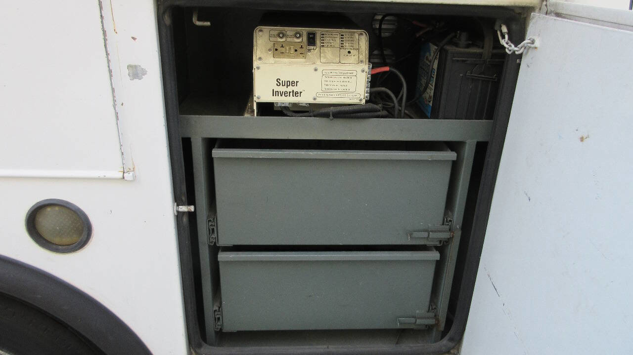 Used 2007 Ford F550 2WD Regular Cab Super Duty image 28