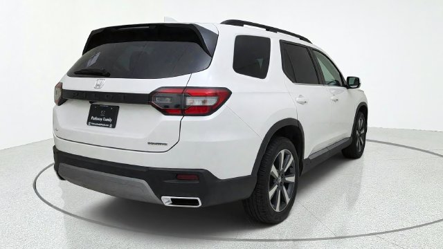Used 2025 Honda Pilot Touring image 5