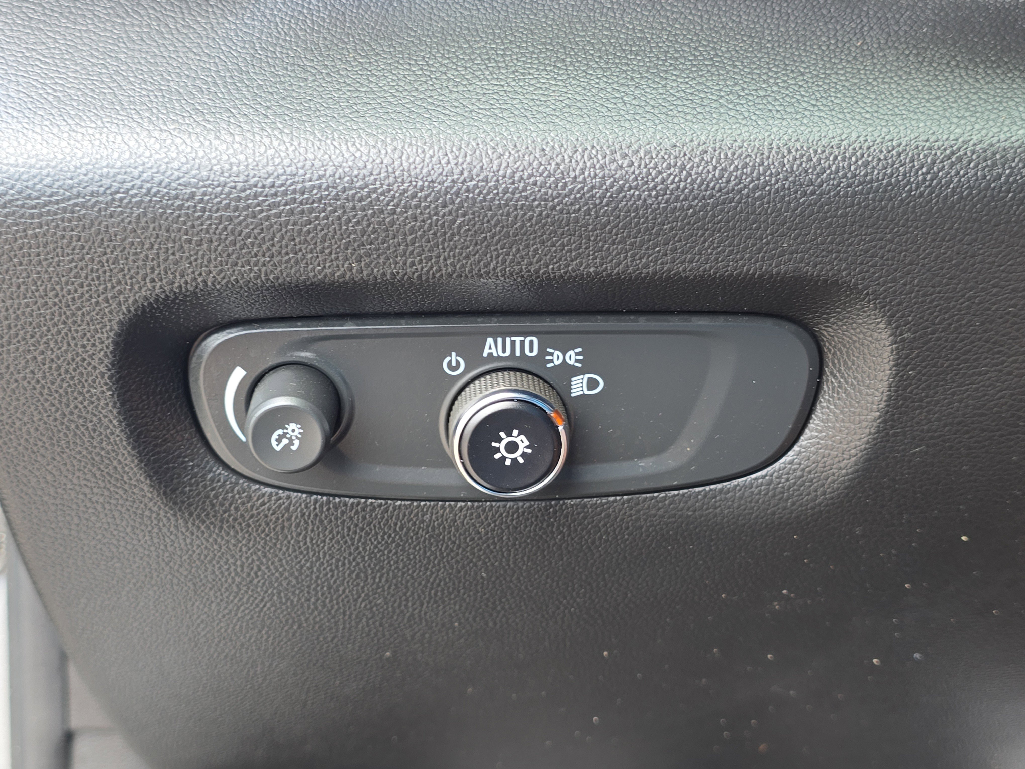 Used 2023 Chevrolet Traverse Premier w/ Redline Edition FWD image 33