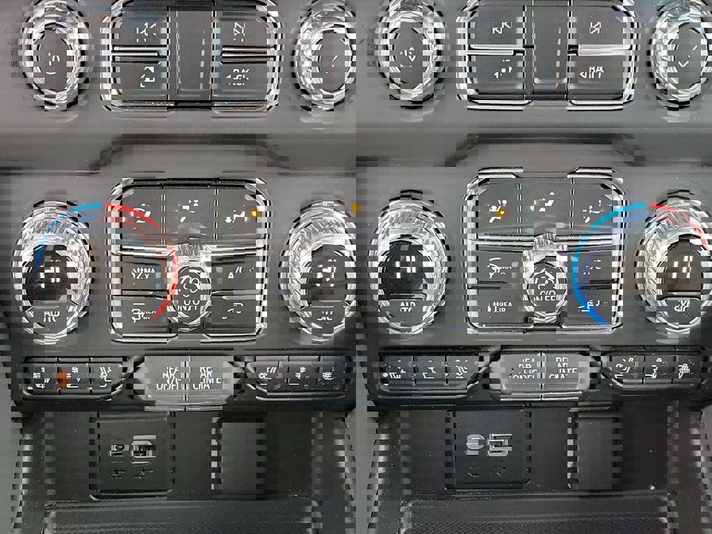 Used 2024 GMC Yukon SLT w/ SLT Luxury Package image 32