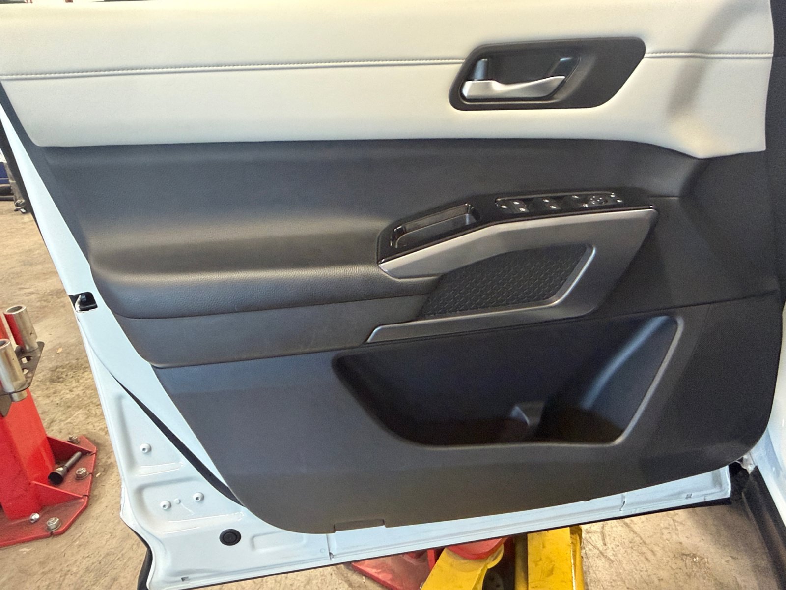 Used 2024 Nissan Pathfinder SL w/ SL Premium Package FWD image 31