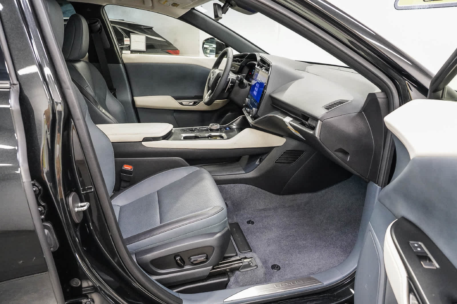 Used 2025 Lexus RZ 300e w/ Accessory Package (2T) FWD image 16