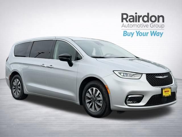 Used 2024 Chrysler Pacifica Limited