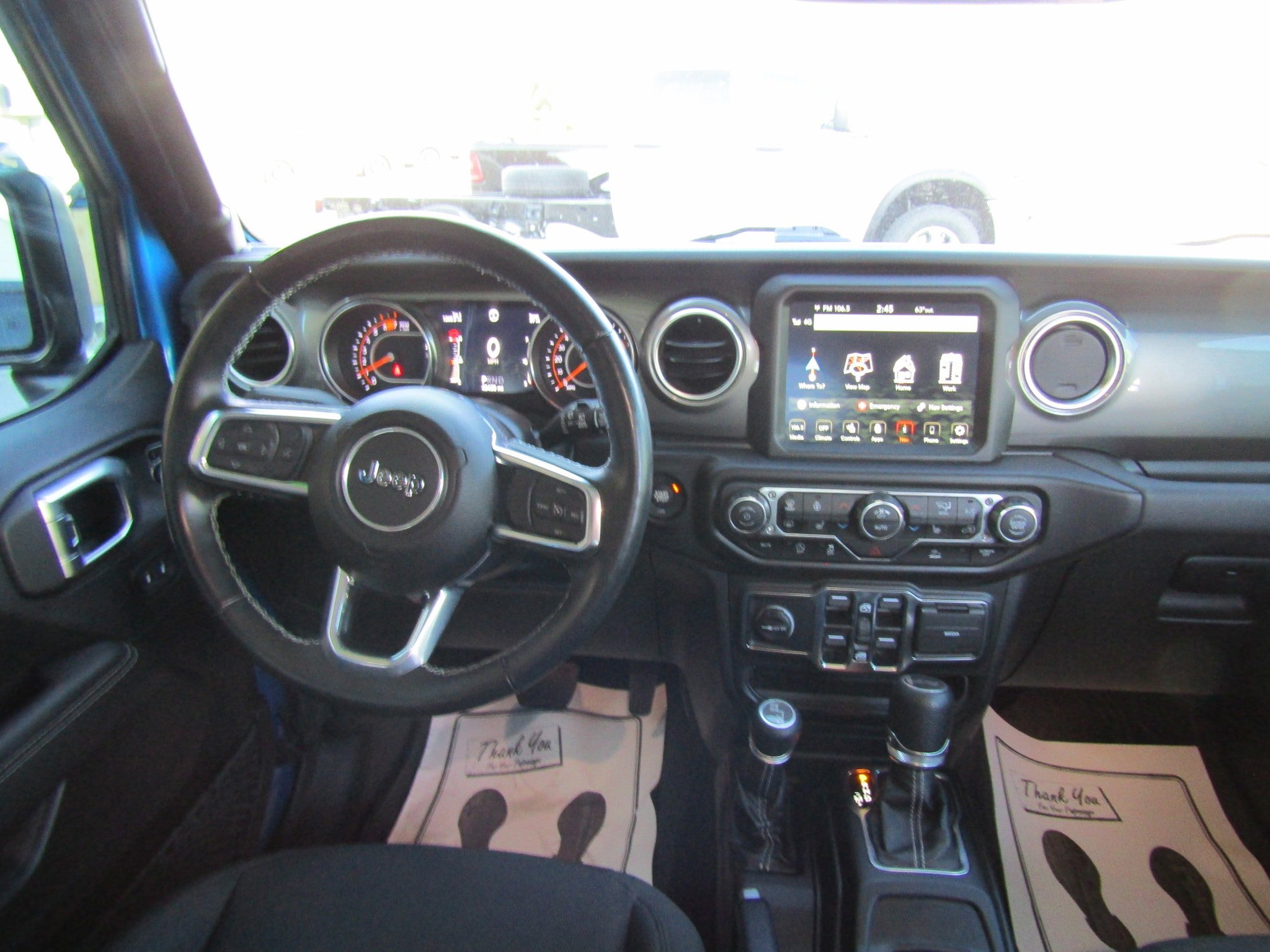 Used 2022 Jeep Wrangler Unlimited Sahara w/ Cold Weather Group AWD/4WD image 17
