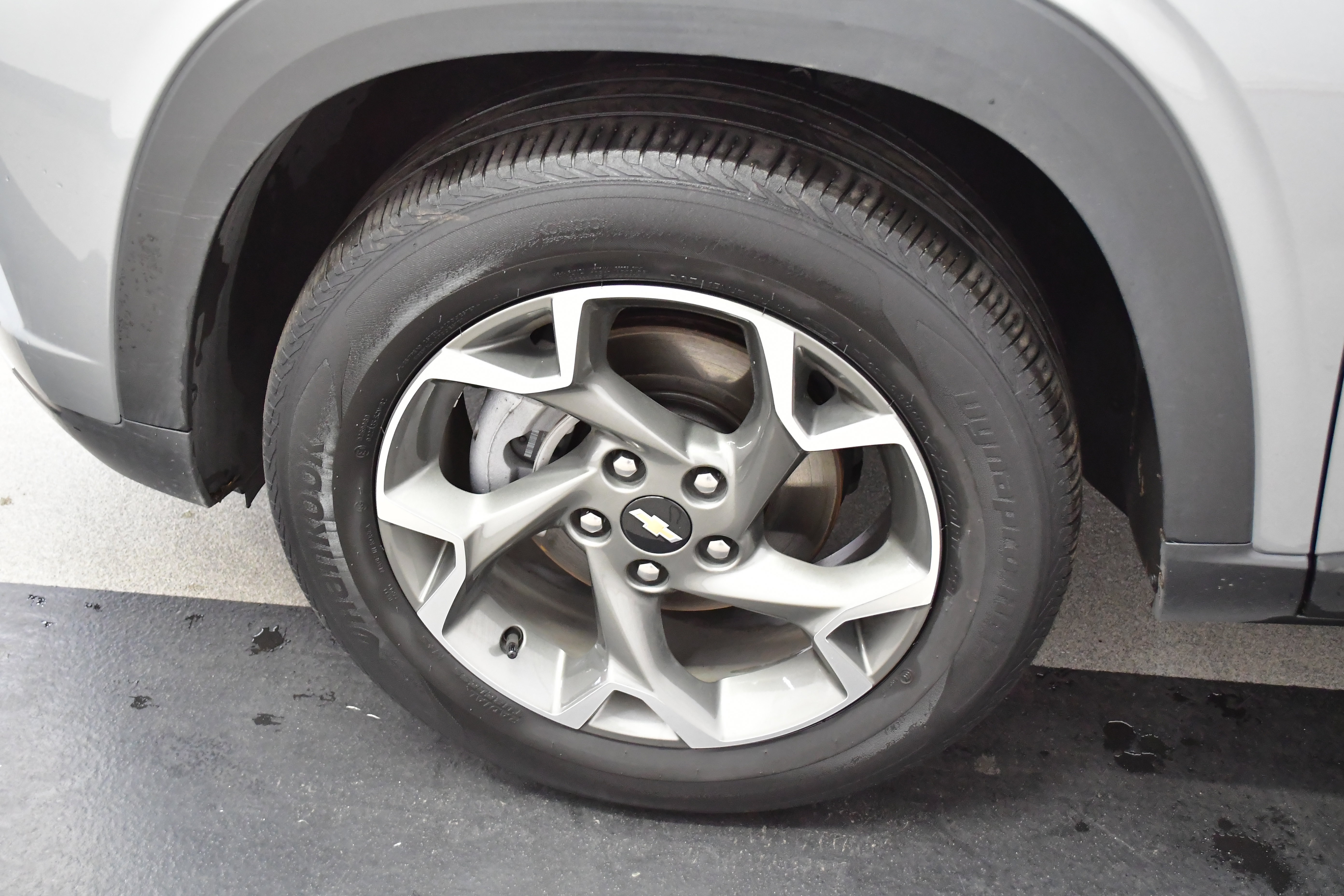 Used 2025 Chevrolet Trax LT w/ LT Convenience Package FWD image 5