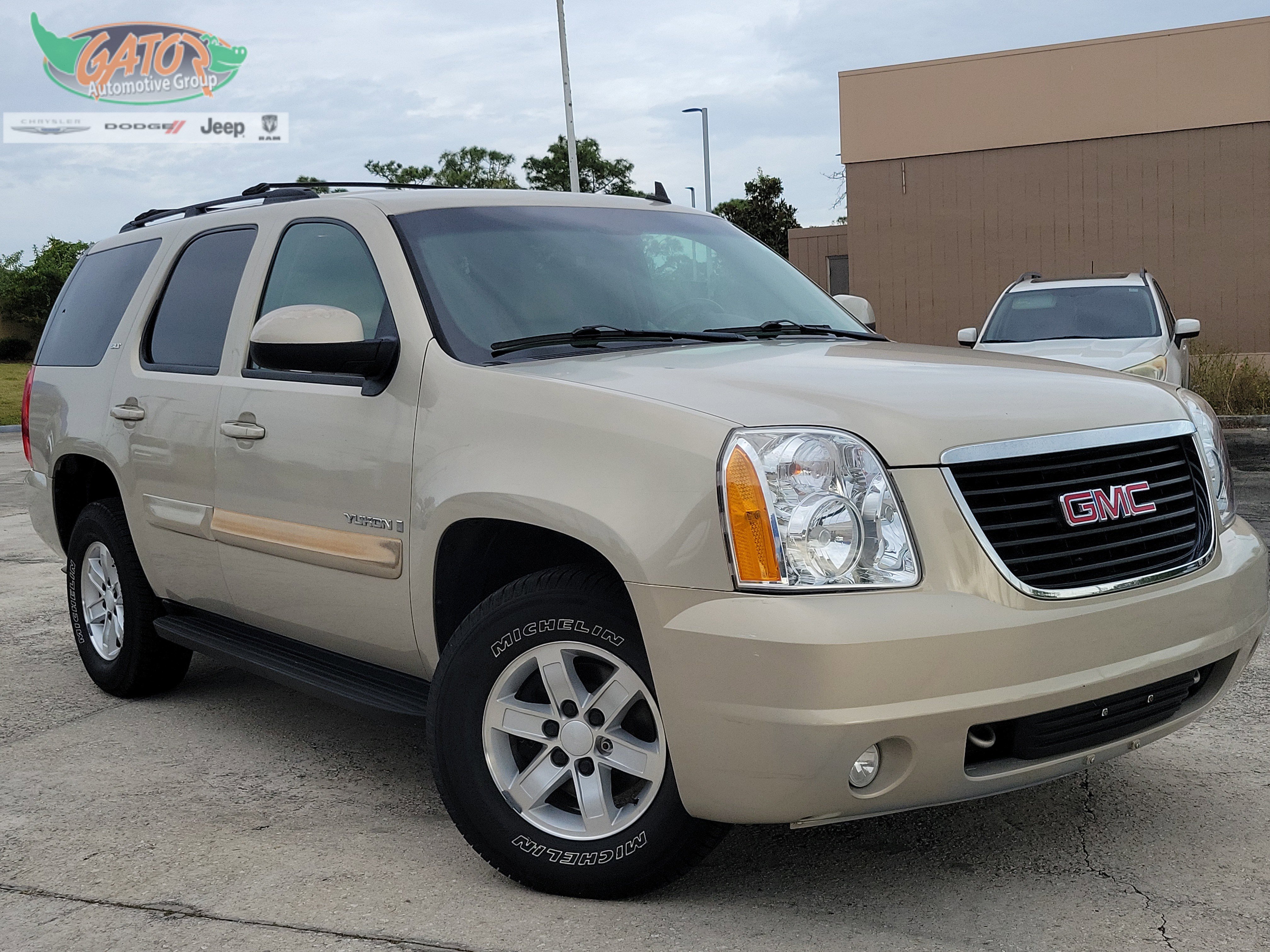 Used 2008 GMC Yukon SLT w/ SLT Preferred Equipment Group image 1