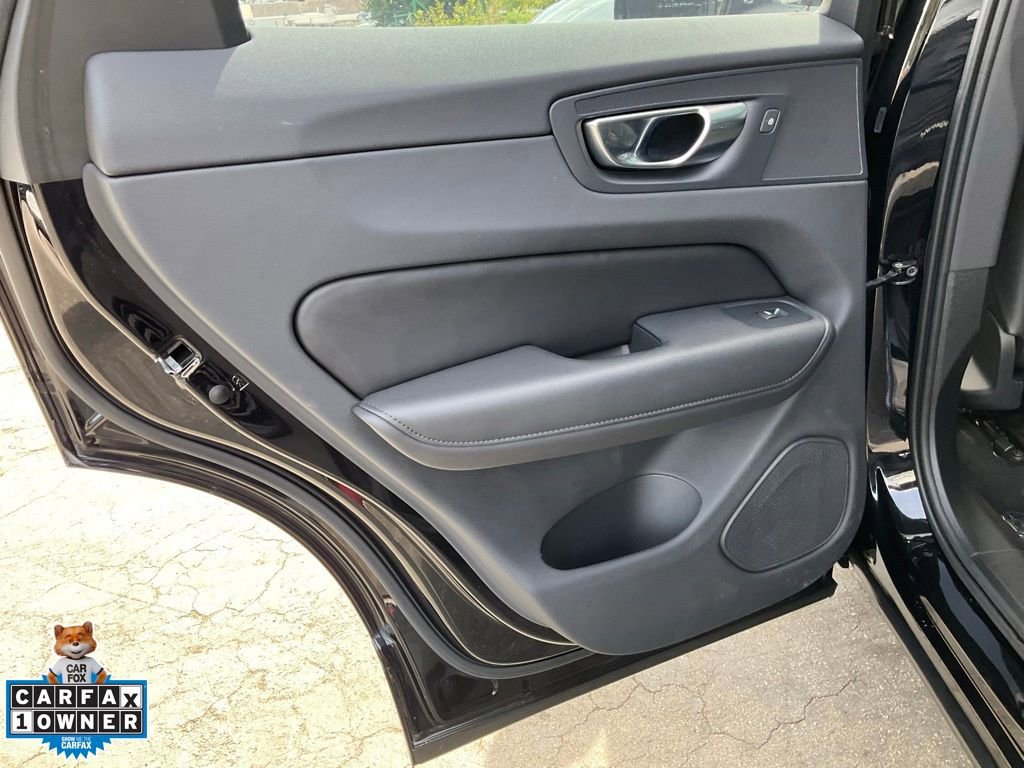 Used 2025 Volvo XC60 B5 Plus image 32