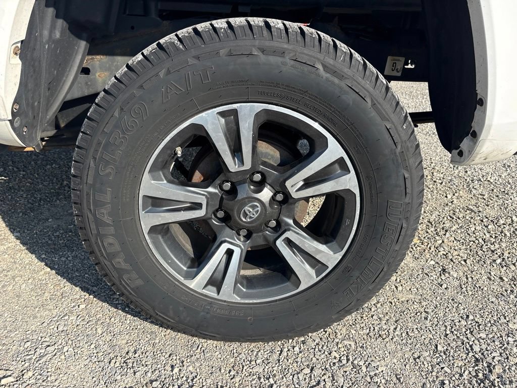 Used 2019 Toyota Tacoma TRD Sport w/ Technology Package AWD/4WD image 6