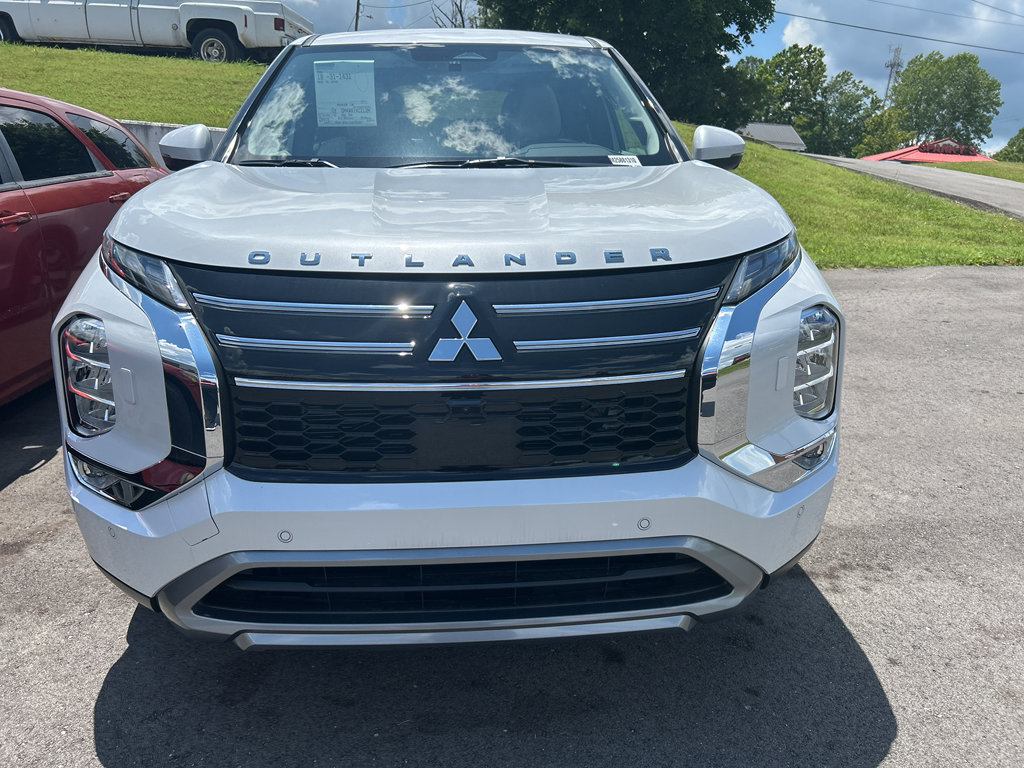 New 2025 Mitsubishi Outlander SE image 2