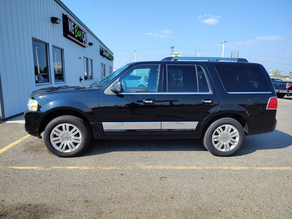Used 2012 Lincoln Navigator 4WD image 4