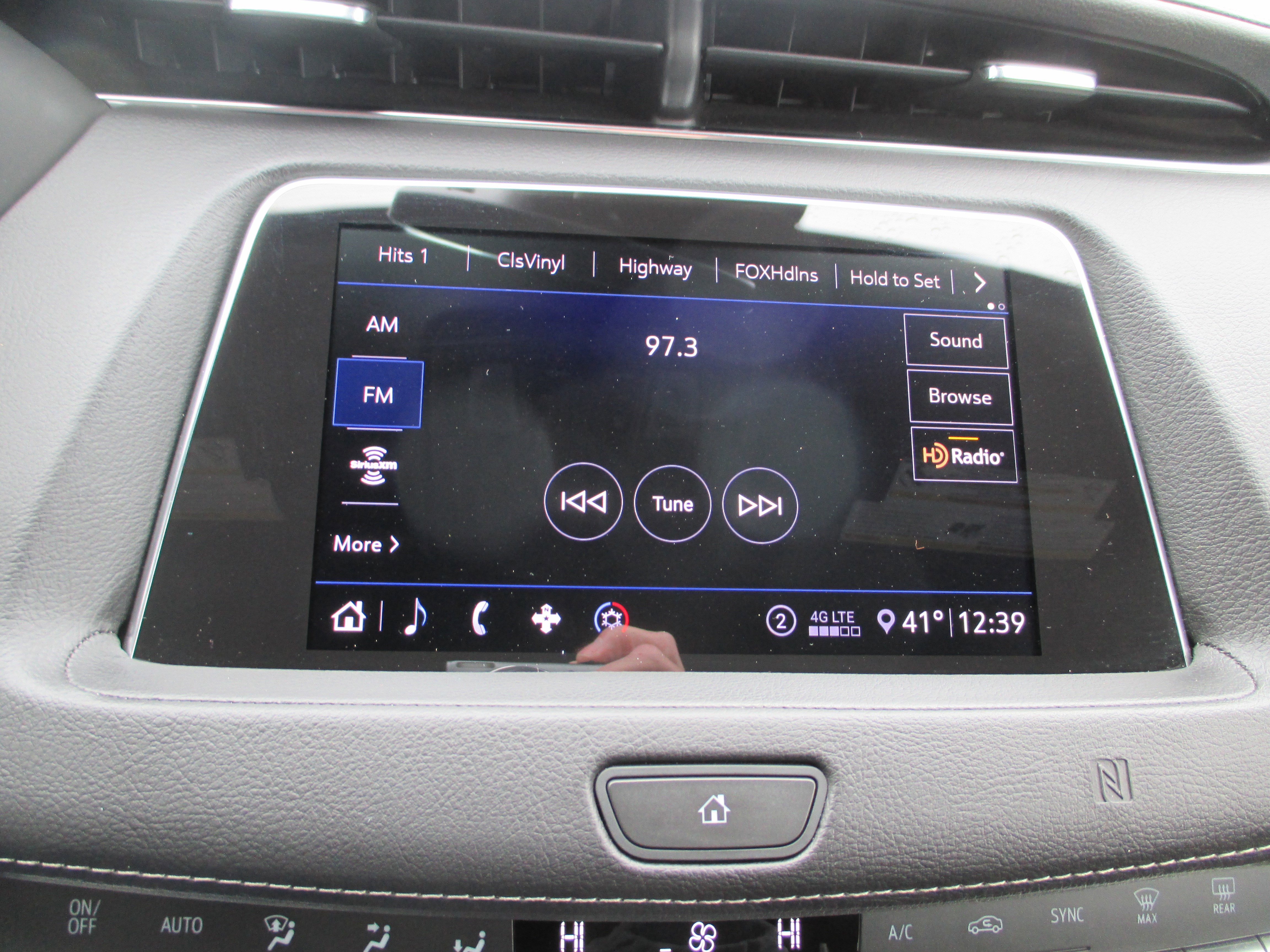 Used 2020 Cadillac XT4 Premium Luxury w/ Cold Weather Package image 27