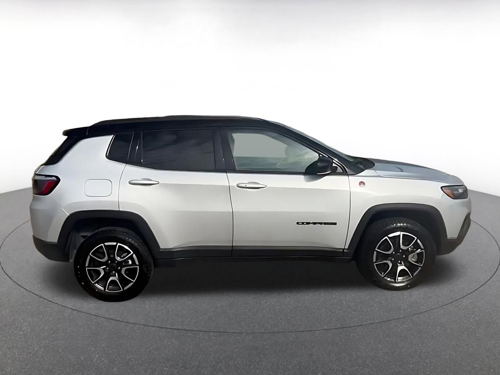 Used 2025 Jeep Compass Trailhawk AWD/4WD image 16