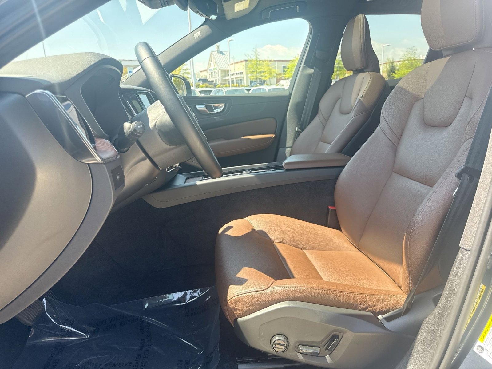 Used 2023 Volvo XC60 B5 Plus AWD/4WD image 13