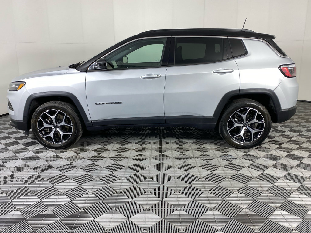 Used 2025 Jeep Compass Limited AWD/4WD image 15