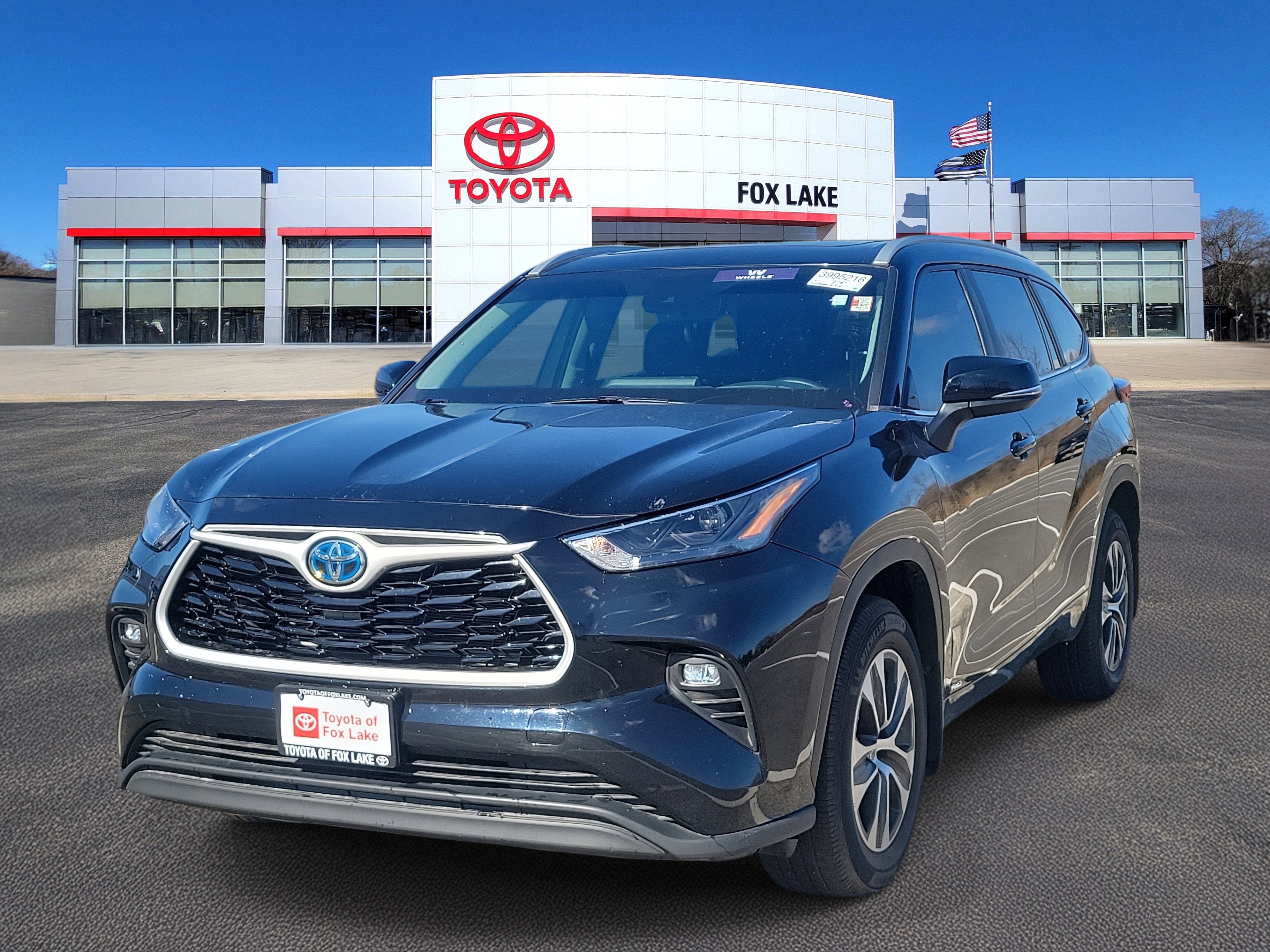 Used 2024 Toyota Highlander XLE image 2